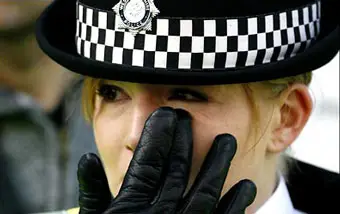 Из школ Англии в полицейские участки поступает по 40 вызовов в день