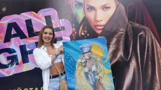 Зрительница из Петропавловска привезла уникальный портрет для Дженнифер Лопес