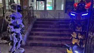 Бамблби и Оптимус Прайм удивили жителей Уральска на референдуме